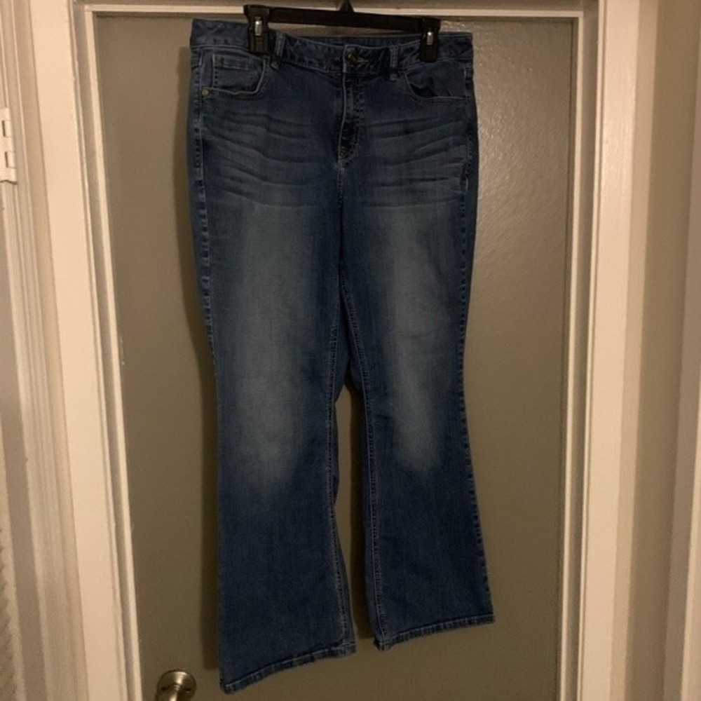 Classic Women's Blue Bootcut Jeans - Petite